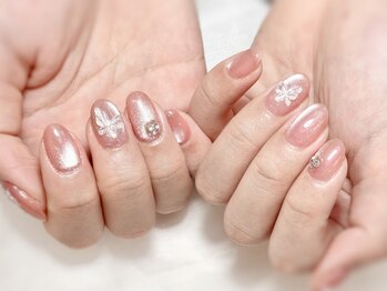 アリサネイル(ALISA NAIL)の写真/上品な大人ネイルで指先を美しく…♪シンプル上品なデザインだからオフィスにも◎丁寧なケアでモチもUP！