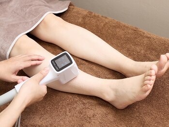 ココミエレ(COCO MIELE)の写真/【東三国駅から徒歩2分】脱毛デビューにおすすめ◎冷却しながらの照射で痛みを最小限に施術！