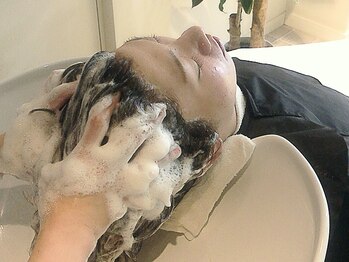 ヘアアンドネイル ピーファイブ(P-five)の写真/【極上ヘッドスパで癒しの時間★】髪と頭皮を健康に！血流改善による疲労解消にも◎痒みや臭いも解消♪
