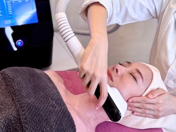 アールスタイルビューティ(R STYLE BEAUTY)の写真/【驚愕小顔でスッキリ美人】年齢と共に気になる二重顎,たるみケアに◎お肌のたるみ改善(全顔/首)初回¥13200