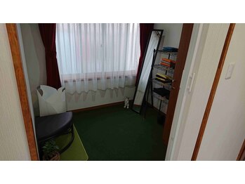 まろカイロプラクティック/更衣室