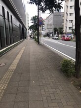 ビ フェイス(Bi-face)/レクサス左手に真っすぐ進みます