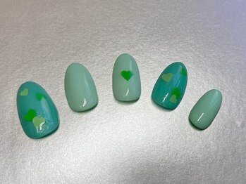 ジュリネイル(JULIE NAIL)/ハートホロ緑ネイル