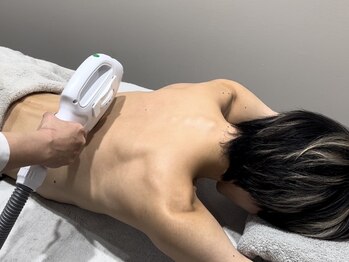 ラトリエ(L'Atelier)/男の背中、脱毛で夏も爽やかに！