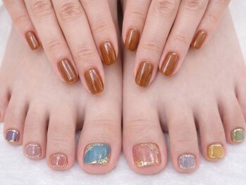 マニトワ(manitoi)の写真/整った素足で美しいフットネイルに。丁寧な甘皮ケアと角質ケアで足元のお悩みも解決！
