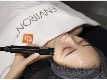 アクティブエイジングの写真/大人気エンビロンオトナ美肌がおトクに！シワやたるみ毛穴などエイジング悩みに◎直後からハリツヤUP