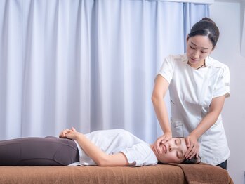 小顔矯正と姿勢矯正と骨盤矯正が評判の女性専門整体院 福井高木中央店/施術