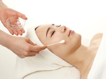 キレナル(KIRENAL)の写真/《圧倒的実績NO,1》シミ改善・くすみ・ニキビケア・トーンUP♪エイジングケアも◎ワンランク上の白玉肌へ！