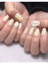 モナールアンド(MONNAL&)/イエロー×星ネイル