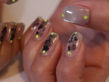 クロ(KURO)/夏ネオン/柳津ネイルサロン