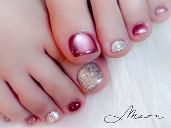 ムーン(Moon)の写真/そろそろフットの季節♪足元に、丁寧な大人のネイルを取り入れてみませんか？