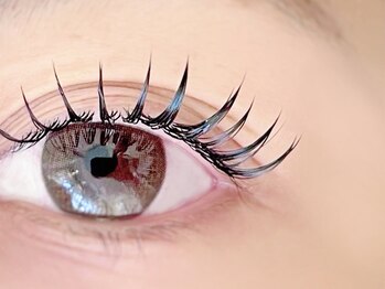 マケア 天神大名店(Makea)の写真/ボリュームUP×モチの良さに定評◎長さ・艶・カールキープを同時に叶える★[ワンホンマツエク、えくぱーま]