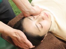椎名亮 整体院/小顔矯正の施術です