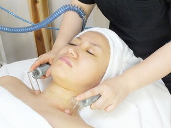 キャトルポワン フェイシャルアンドバストケア 恵比寿(Quatre Point)/毛穴の引締めも！