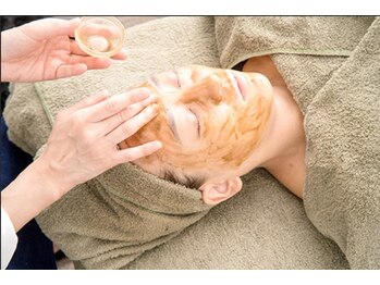 サロン ド グレイシャス エステティック(Salon de GRACIOUS esthetic)の写真/毛穴の黒ずみ・開きにアプローチ！【育肌ハーブピーリング】透明感あふれる艶やかな水光肌へ♪