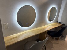 メメ(meme.)の雰囲気（席の間隔に余裕のあるパウダールームはご自由にお使いください♪）