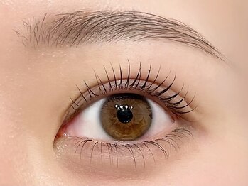 コクア 表参道(KOKUA)の写真/『ふんわり柔らかい』＆『目力、存在感◎』のまつ毛パーマ♪数十種類のロッドでデザインから似合わせ！