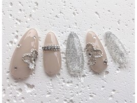 幸せのクローバーネイル