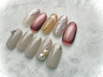 ネイルサロンリュクス (nailsalon Luxe)の写真/オートクチュールなデザインが大人女性をワクワクさせる。うっとりするお手元と行き届いた接客でLuxeの虜に