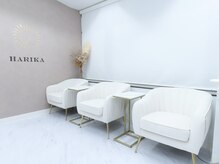 小顔美容鍼灸院HARIKA横浜店【美容鍼×小顔矯正×ブライダル】【4/1NEWOPEN（予定）】/美容鍼で癒される空間の待合室☆
