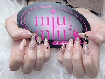 ミュウミュウ(miumiu)/黒いリュボンネイル