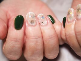 12月はXmasカラーと雪の結晶nail