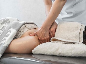 グリッタープラス(glitter plus)/肩~首へオイルリンパ施術