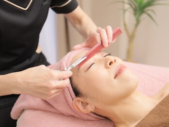 ルシェリア(Lecherien)/お好みの形へ眉毛カット