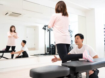 モア 札幌平岸店(MORE)/白基調の開放感溢れる空間づくり