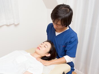 オステオパシック ペインマネジメントセンター(Osteopathic pain management center)/リンパへの施術の様子