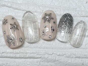 ハニービービー(Honey Bee Bee)/雪の結晶ネイル
