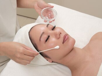 クリニカルエステ イーズ 京橋店/水光肌ホワイトピーリング