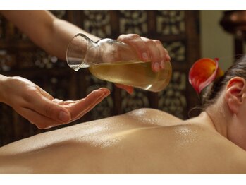 エクレボーテ(ECOULERBEAUTE)の写真/5月で京橋営業終了|なかなか取れない疲れに本格リンパマッサージ