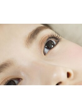 ナチュラル上品な目元にしたい