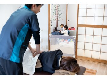 キヅキ鍼灸整体スタジオ(KIZUKI鍼灸整体スタジオ)/お子さんの様子も確認できる◎