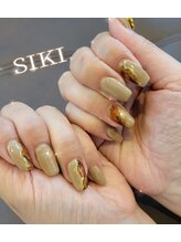 シキ(SIKI)/くすみベージュ×べっこうネイル