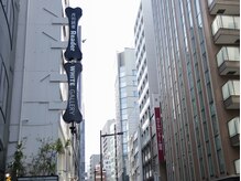 アウェア 銀座(aware)/黒い看板がビルの目印です