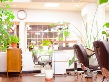 グロウサロン 学芸大学(grow salon)の雰囲気（美容室併設。明るい店内でゆったりおくつろぎください♪）