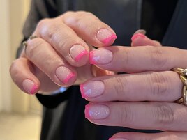 ポップなネオンピンクフレンチ
