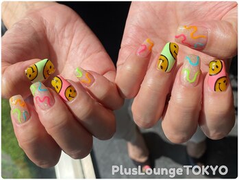 プルースラウンジ トウキョウ(Plus Lounge TOKYO)/ニコちゃんカラフルポップネイル