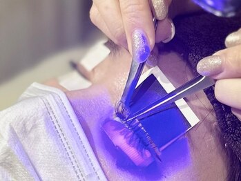 レオントータルビューティー 佐賀本庄店(Le'on total beauty)の写真/【LEDエクステ導入店】超最新技術でしっかり取れにくく、目元に続く美しさ☆キープ力が自慢のサロン♪