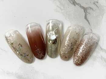 ラリュールネイル(L'Allure nail)/グリッター×グレージュ¥8200
