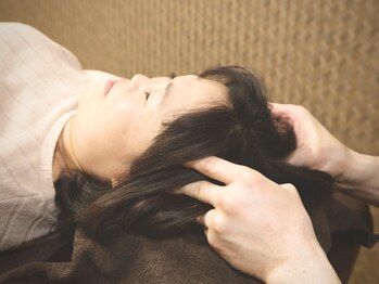 菅野スポーツマッサージ/頭部のアプローチ1