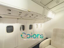 カラーズ広尾 ネイルラウンジ(Colors Hiroo Nail Lounge)の雰囲気（実際にフライトしていた飛行機の部品を使用し、特別な空間を演出）