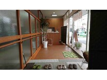 まろカイロプラクティック/受付