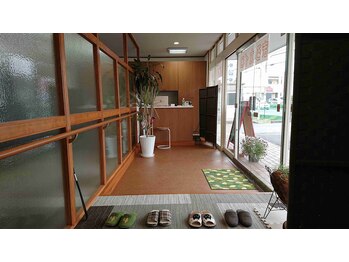 まろカイロプラクティック/受付