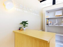 三条かがやき整体院/受付カウンター