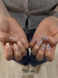 安定に可愛いチェックネイル