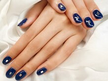 グレイヘアービューティー(gray hair beauty)/ネイビーネイル
