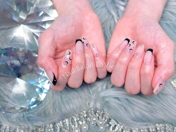 ラヴィ(LaVie)の写真/【オフィスネイルにぴったり！】完全個室でリラックス♪シンプルで大人カワイイを楽しむネイルサロンです◎